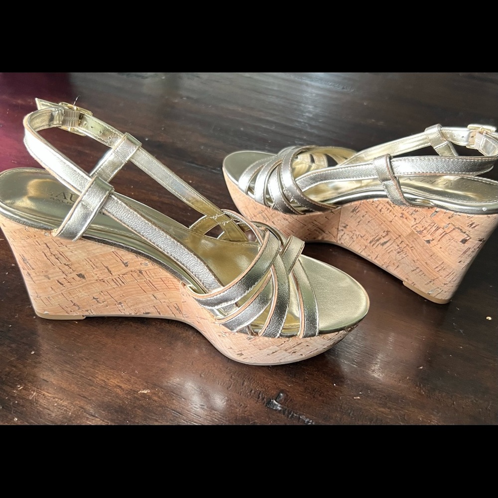 Gold wedge